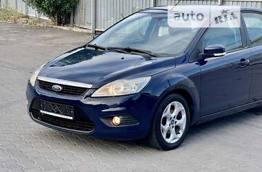 Хэтчбек Ford Focus 2011 в 