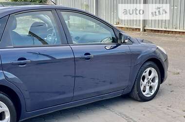 Хэтчбек Ford Focus 2011 в 