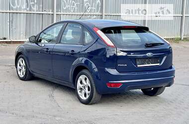 Хэтчбек Ford Focus 2011 в 