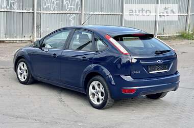 Хэтчбек Ford Focus 2011 в 