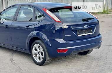 Хэтчбек Ford Focus 2011 в 