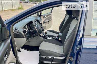 Хэтчбек Ford Focus 2011 в 