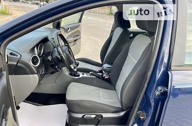 Хэтчбек Ford Focus 2011 в 