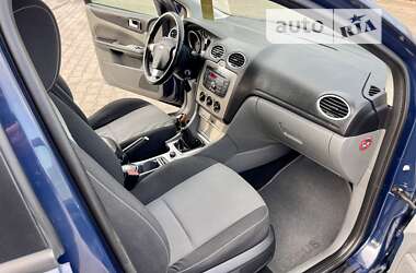 Хэтчбек Ford Focus 2011 в 