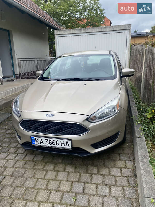 Седан Ford Focus 2016 в Ужгороді