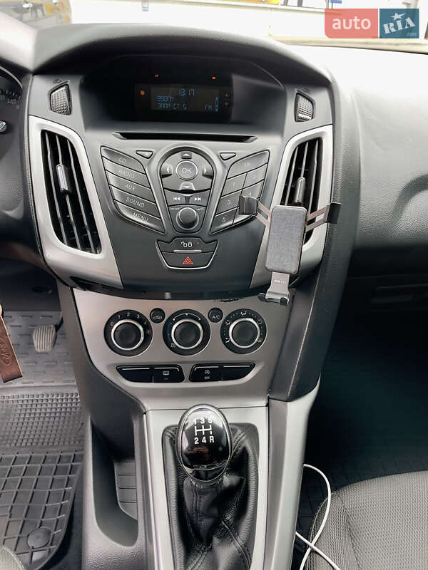 Хэтчбек Ford Focus 2014 в Вишневом