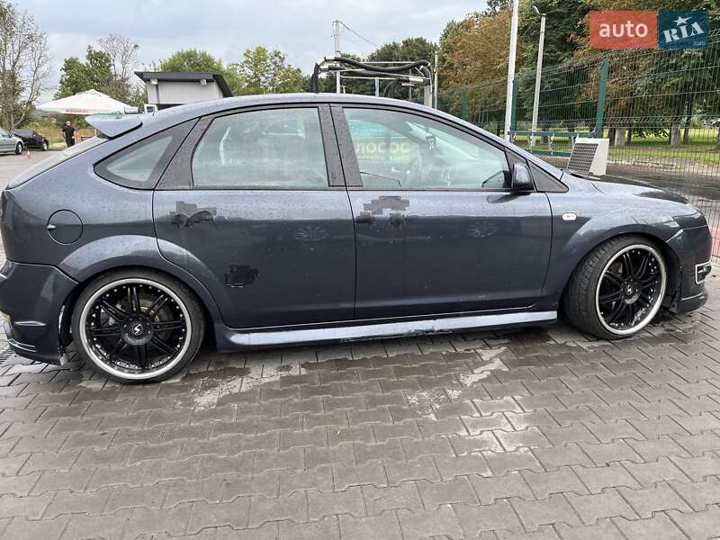 Хэтчбек Ford Focus 2006 в Луцке