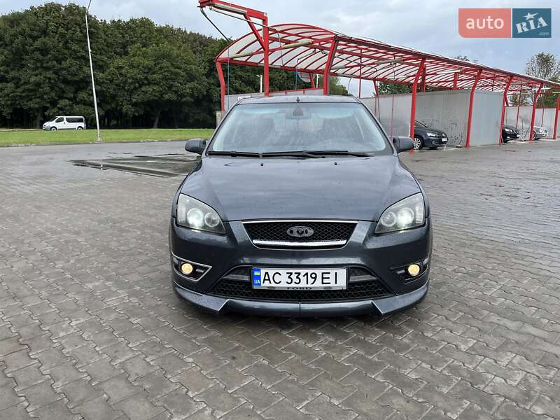 Хэтчбек Ford Focus 2006 в Луцке
