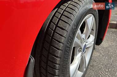 Хэтчбек Ford Focus 2013 в 