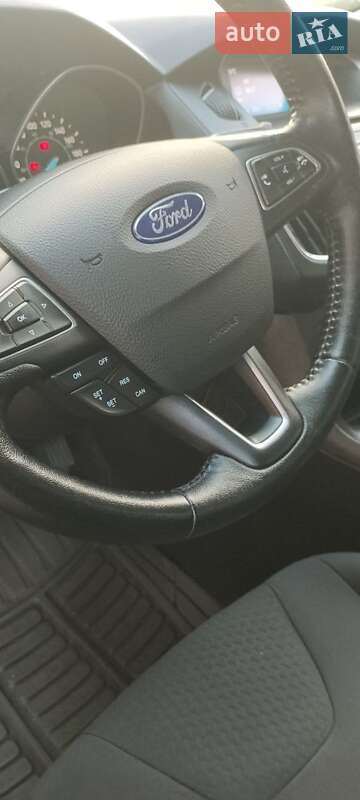 Седан Ford Focus 2015 в Львові