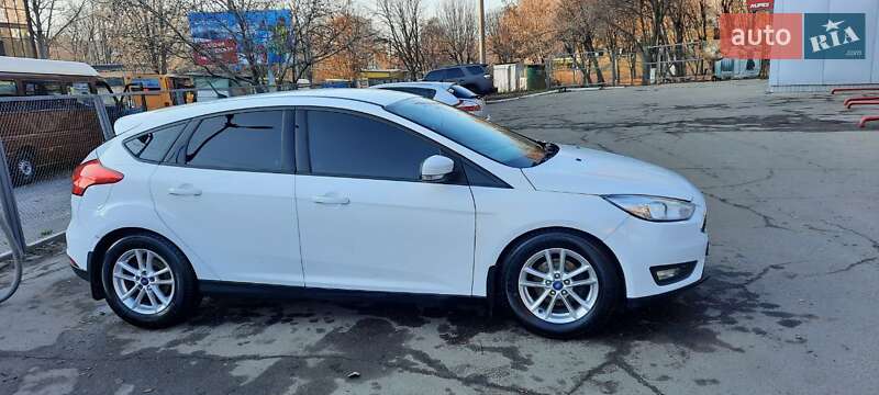Хэтчбек Ford Focus 2015 в Днепре