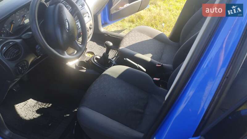 Хэтчбек Ford Focus 2003 в Шостке