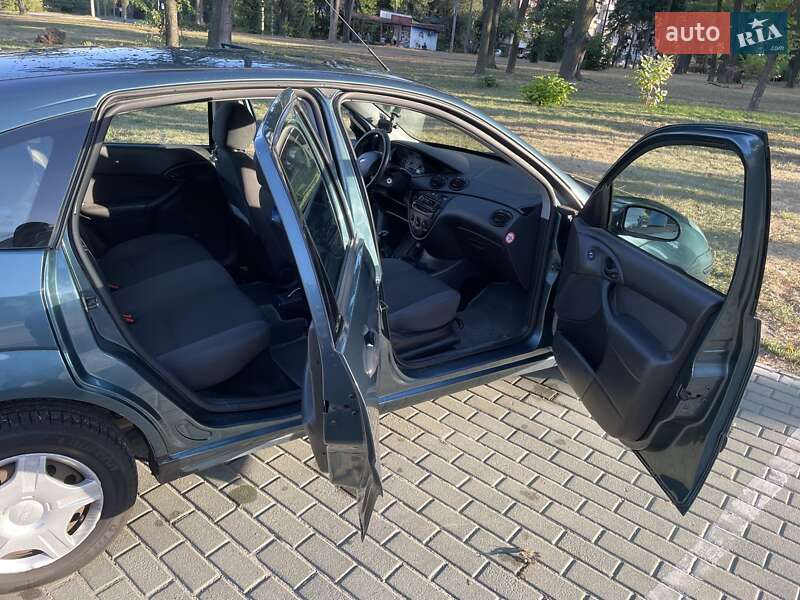 Хэтчбек Ford Focus 2003 в Запорожье