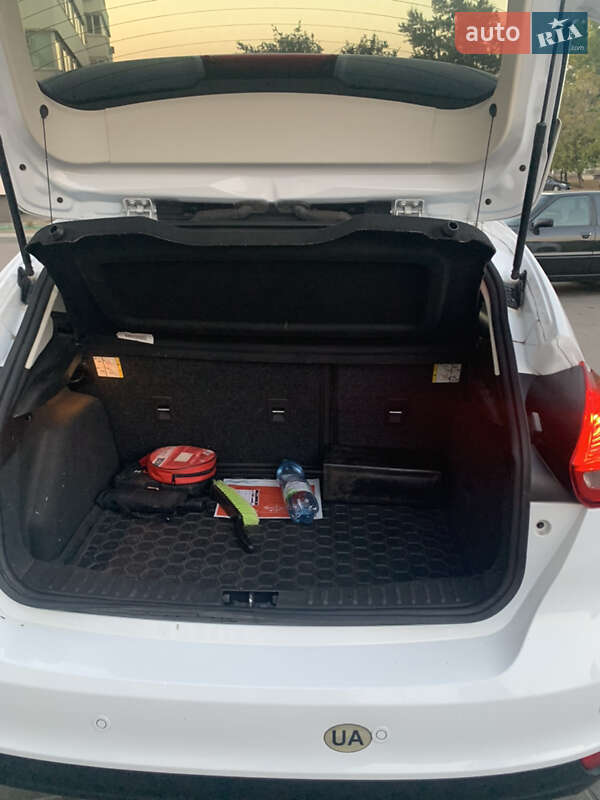 Хэтчбек Ford Focus 2016 в Черкассах фото 7 Хэтчбек Ford Focus 2016 в Черкассах