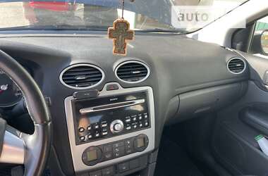 Хэтчбек Ford Focus 2005 в 