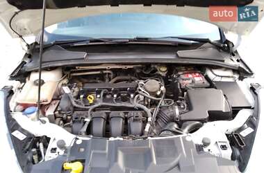 Седан Ford Focus 2015 в 