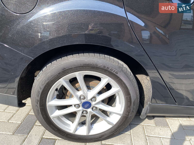 Седан Ford Focus 2015 в Ровно