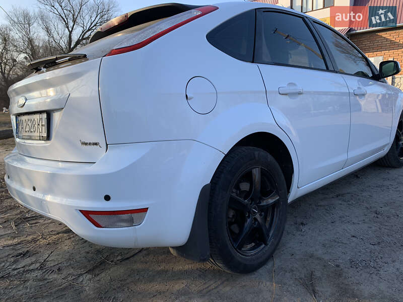 Хэтчбек Ford Focus 2010 в Попельне