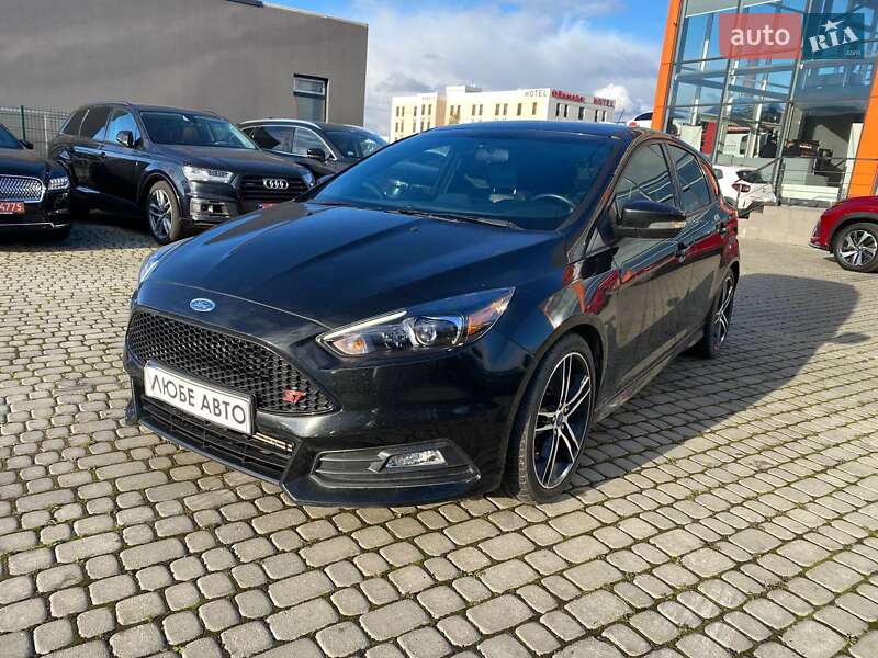 Хэтчбек Ford Focus 2015 в Львове