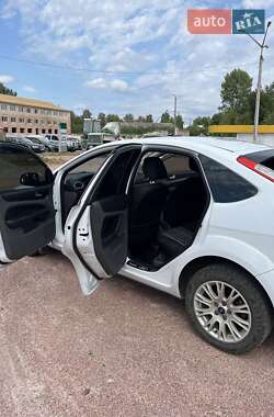 Хэтчбек Ford Focus 2009 в 