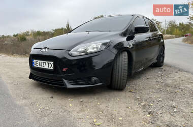 Хэтчбек Ford Focus 2012 в 