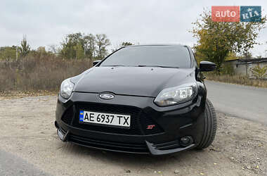 Хэтчбек Ford Focus 2012 в 