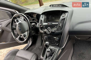 Хэтчбек Ford Focus 2012 в 