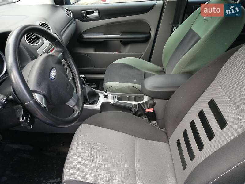 Хэтчбек Ford Focus 2010 в Киеве фото 4 Хэтчбек Ford Focus 2010 в Киеве