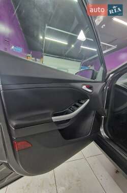 Хэтчбек Ford Focus 2014 в 