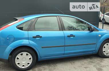 Хэтчбек Ford Focus 2005 в Глыбокой