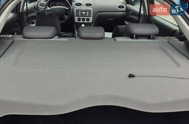 Хэтчбек Ford Focus 2005 в 