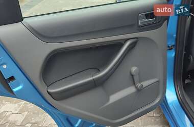 Хэтчбек Ford Focus 2005 в 