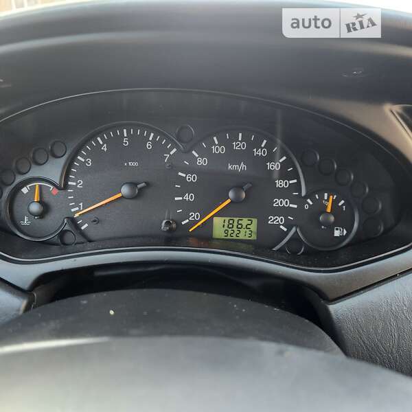 Хэтчбек Ford Focus 2002 в Черновцах