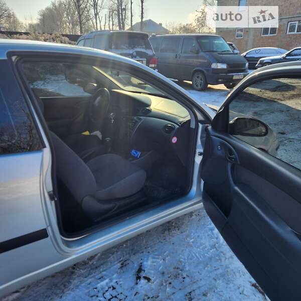 Хэтчбек Ford Focus 2002 в Черновцах