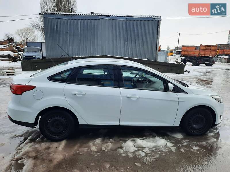Седан Ford Focus 2015 в Киеве фото 4 Седан Ford Focus 2015 в Киеве