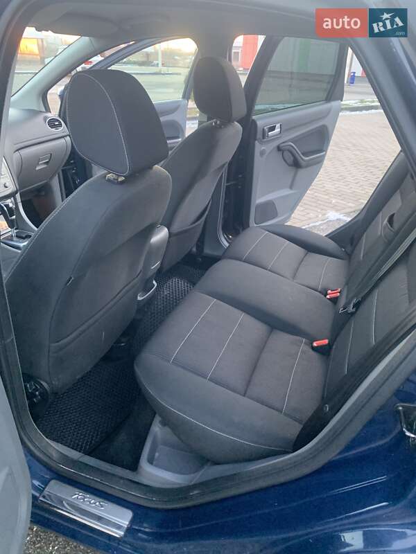 Хетчбек Ford Focus 2010 в Виноградові