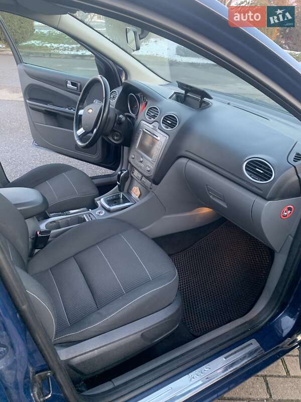 Хетчбек Ford Focus 2010 в Виноградові