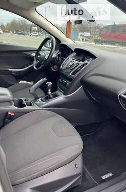 Хэтчбек Ford Focus 2011 в 