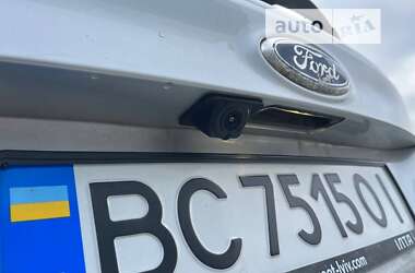 Хэтчбек Ford Focus 2011 в 