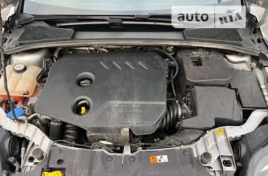 Хэтчбек Ford Focus 2011 в 