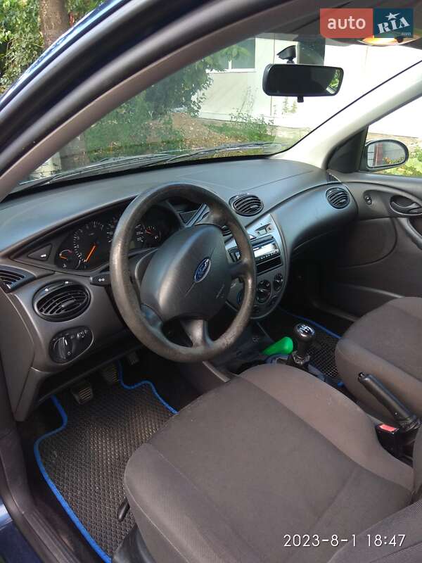 Хэтчбек Ford Focus 2003 в Черновцах
