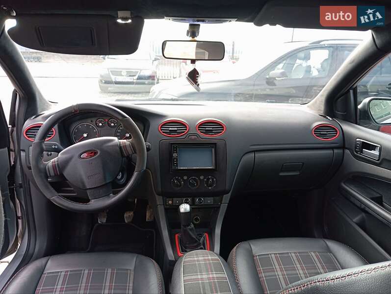 Хетчбек Ford Focus 2004 в Хусті