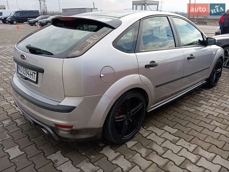 Хэтчбек Ford Focus 2004 в Хусте