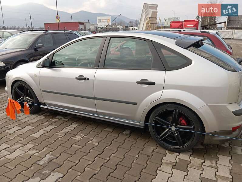 Хэтчбек Ford Focus 2004 в Хусте