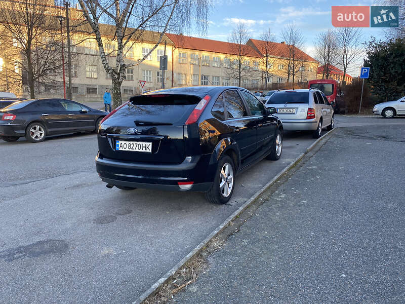 Хэтчбек Ford Focus 2006 в Тячеве