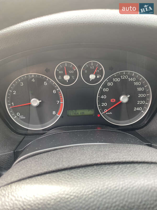 Хэтчбек Ford Focus 2006 в Тячеве