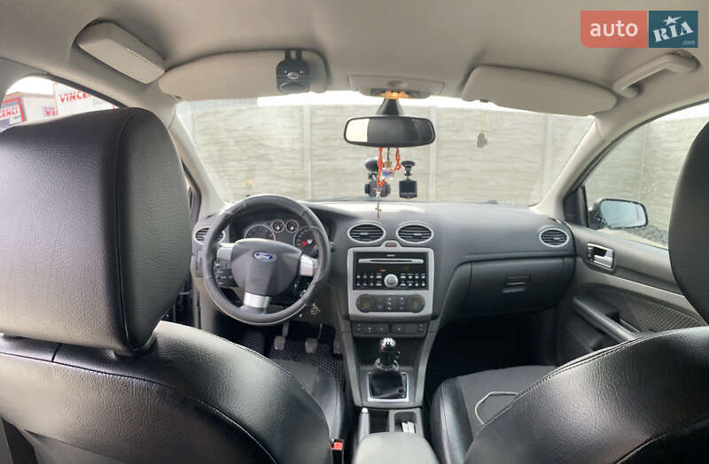 Хэтчбек Ford Focus 2006 в Тячеве