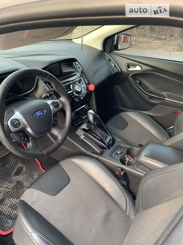 Хэтчбек Ford Focus 2013 в Ромнах