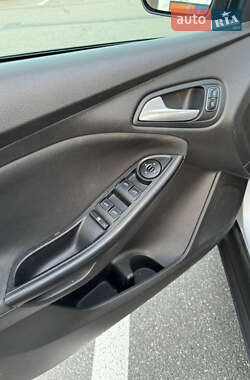 Седан Ford Focus 2015 в 
