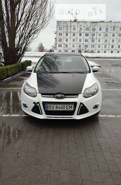 Хэтчбек Ford Focus 2013 в Остроге